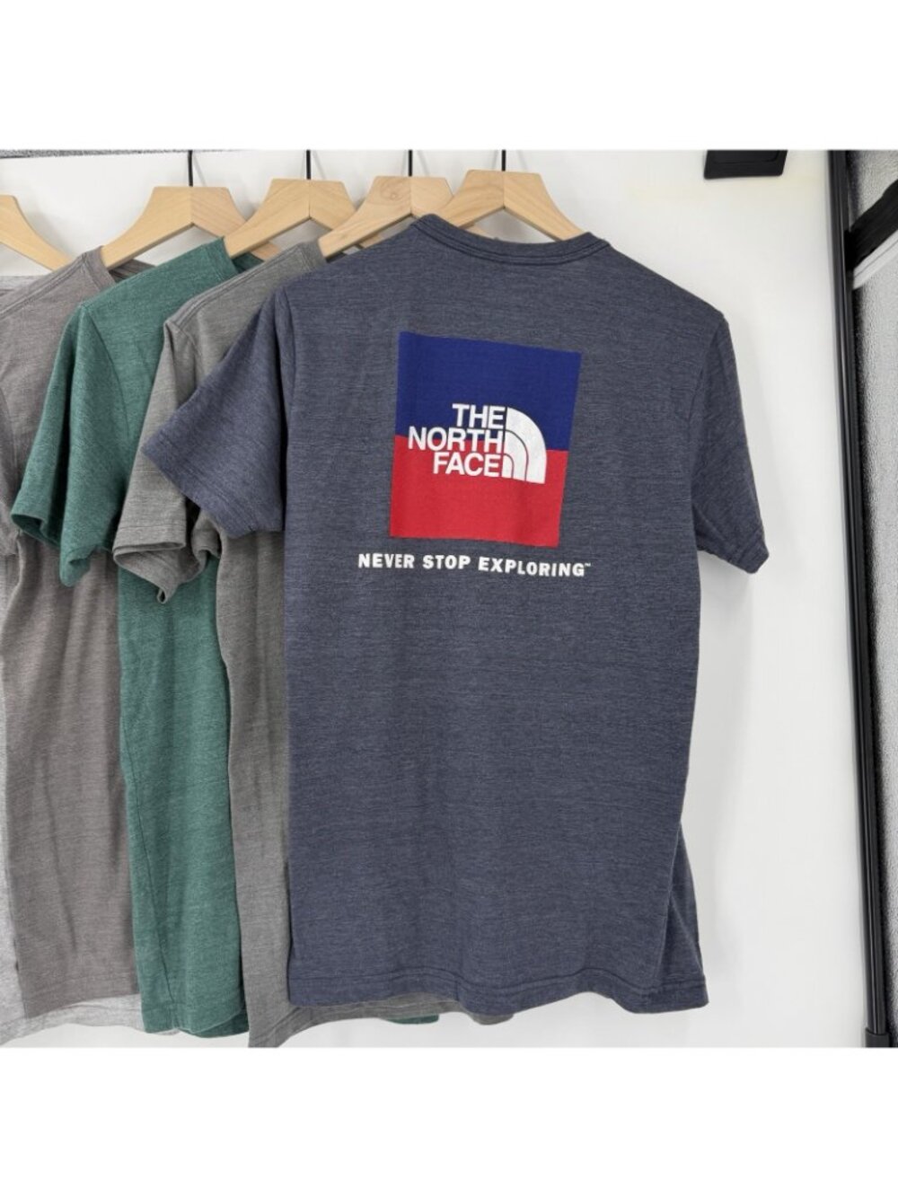 Bundle of 5 Men's The North Face Logo T-Shirts Size M Slim & Classic Fit - Picture 4 of 15